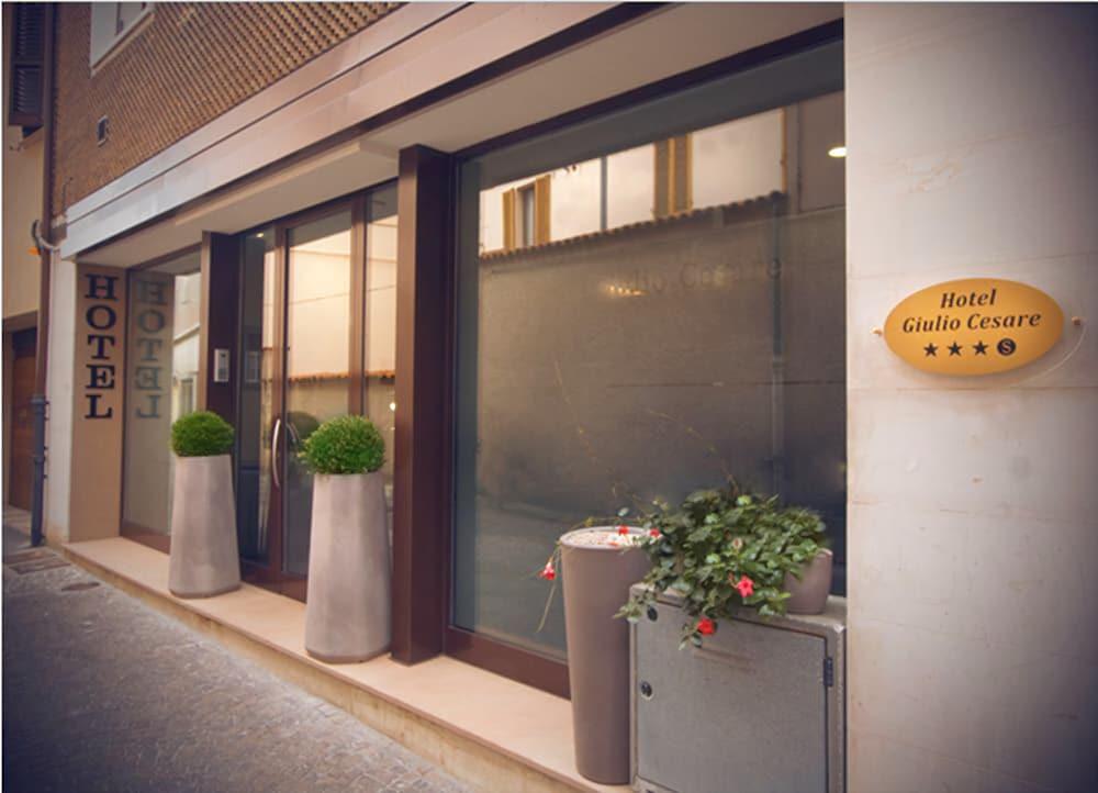 Hotel Giulio Cesare ริมินี ภายนอก รูปภาพ